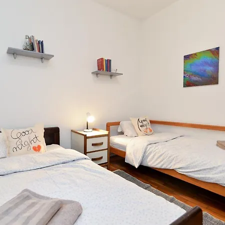 アパート Tania 1085 プーラ