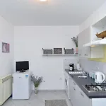 Tania 1085 Apartamento *
