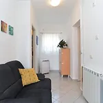Tania 1085 Apartamento